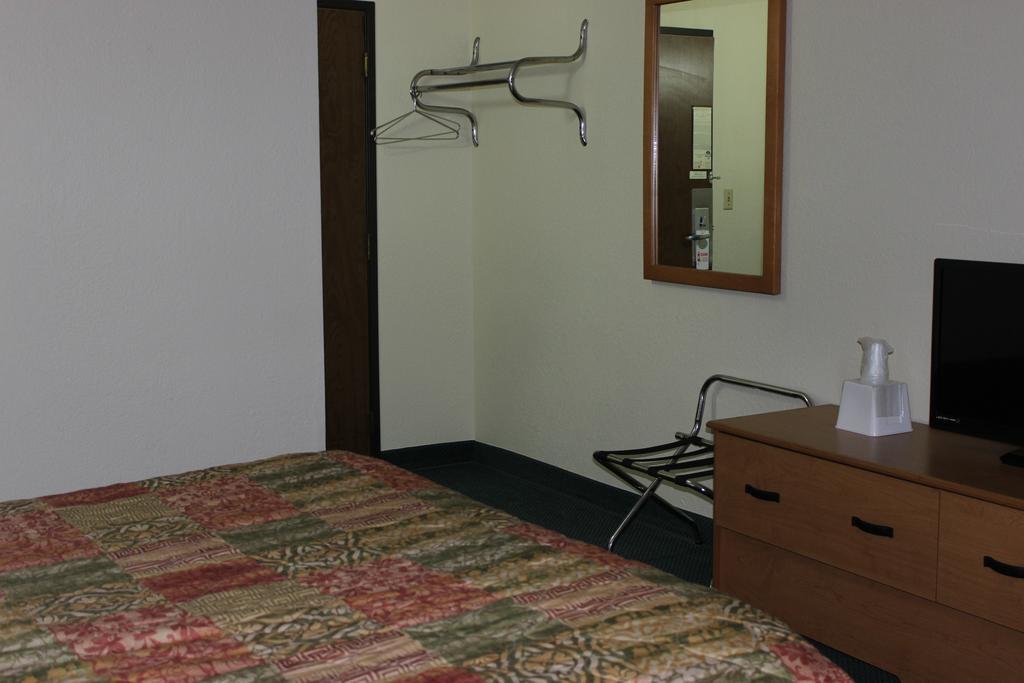 Americas Best Value Inn Grand Forks Eksteriør billede