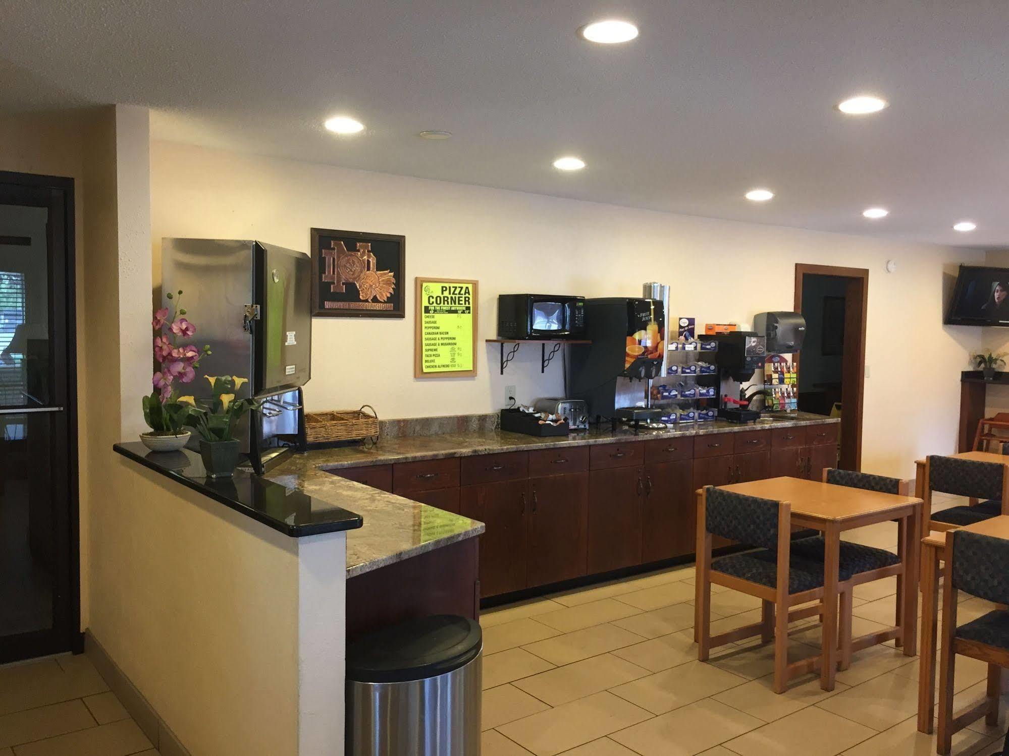 Americas Best Value Inn Grand Forks Eksteriør billede