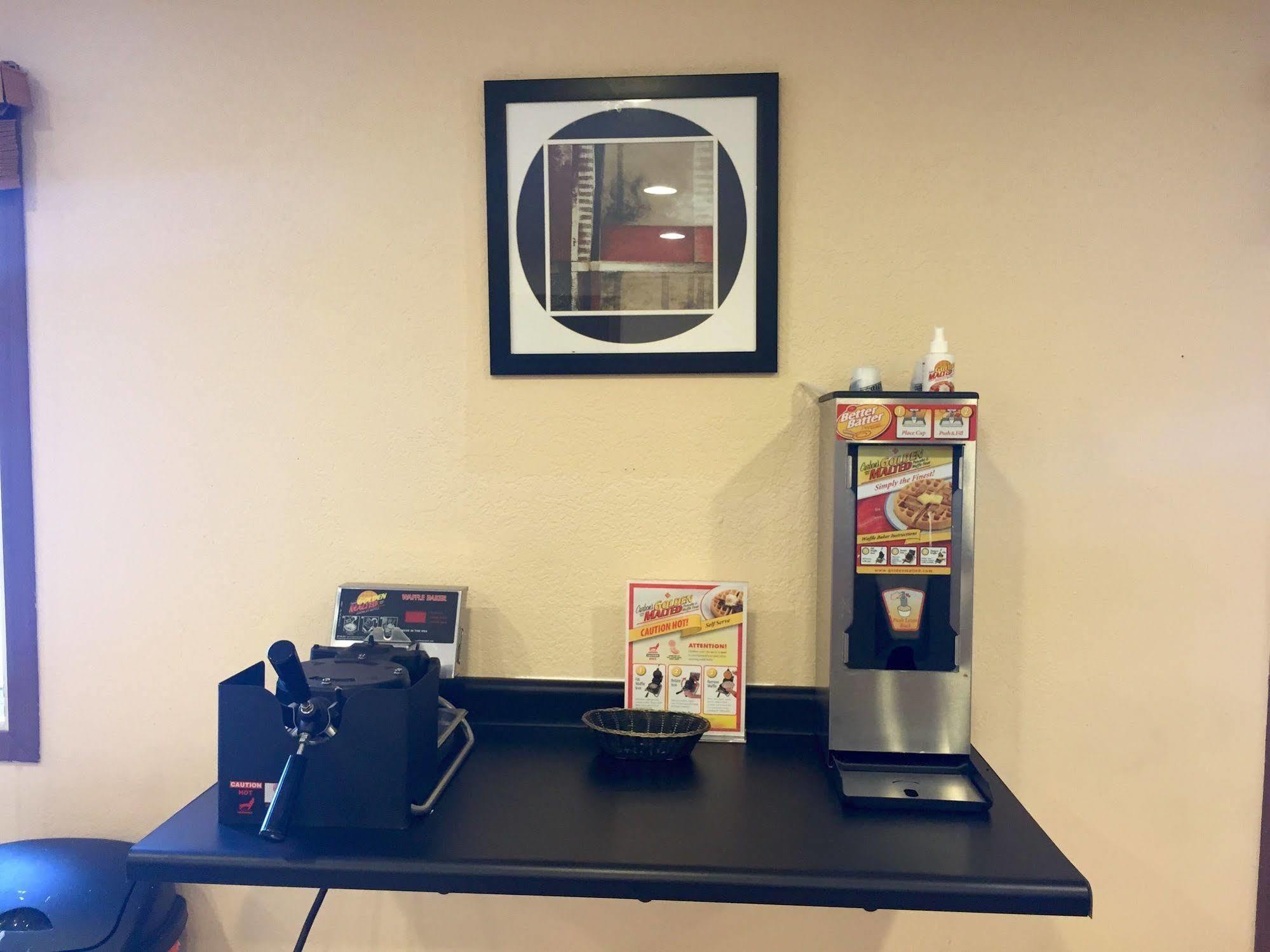 Americas Best Value Inn Grand Forks Eksteriør billede