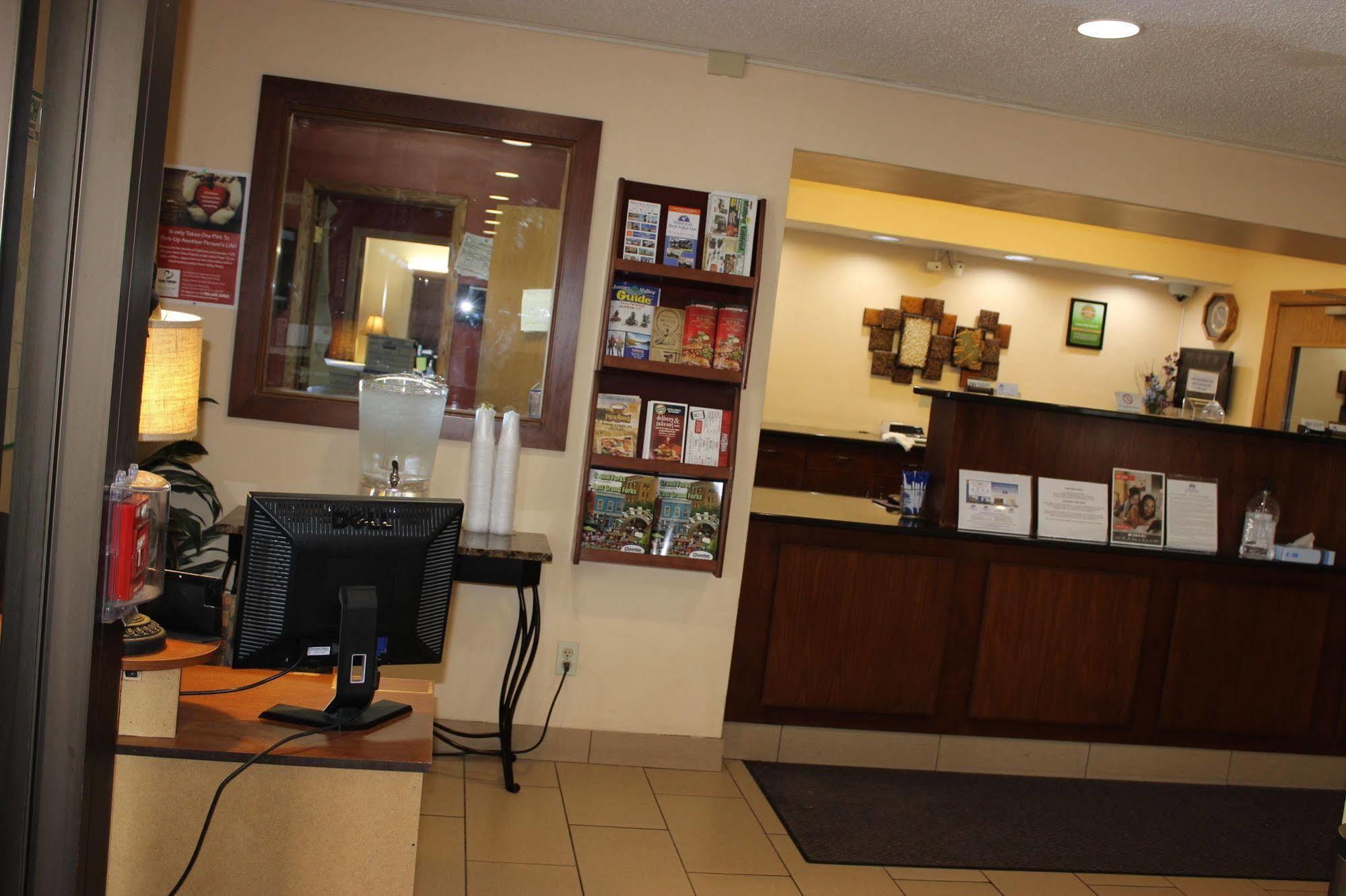 Americas Best Value Inn Grand Forks Eksteriør billede